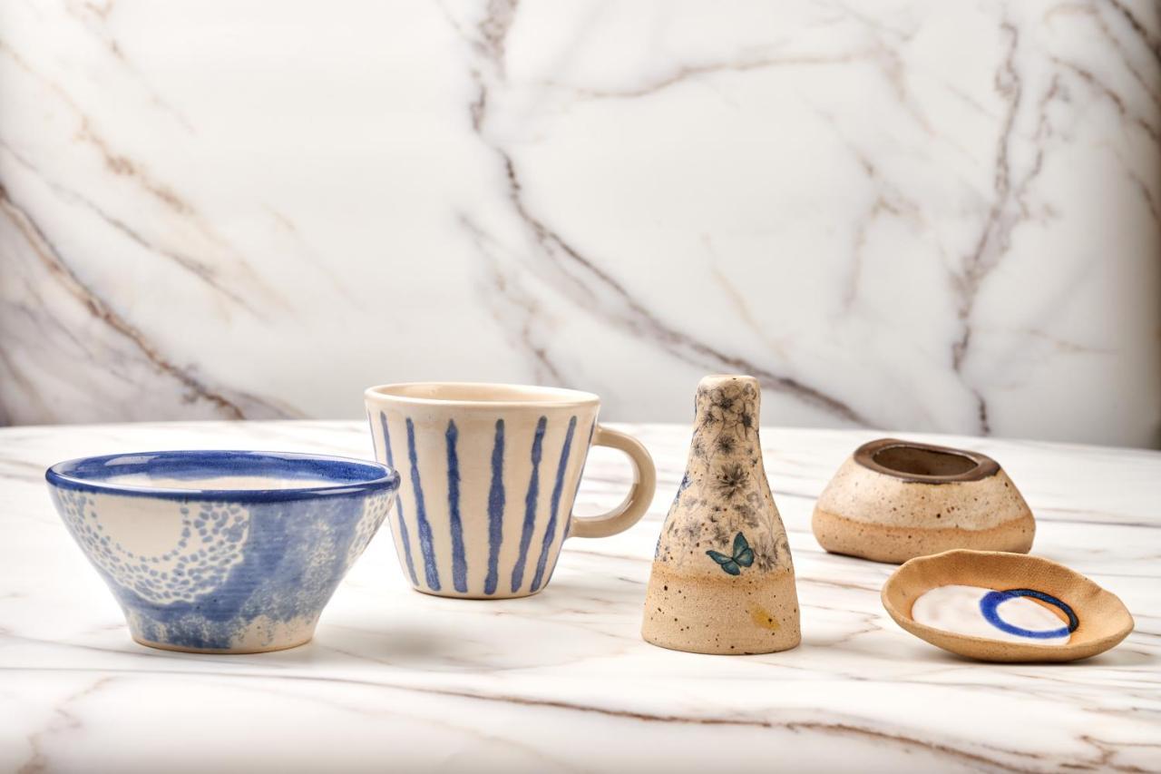 Hong Kong Gold Coast Hotel Εξωτερικό φωτογραφία Ceramic tableware