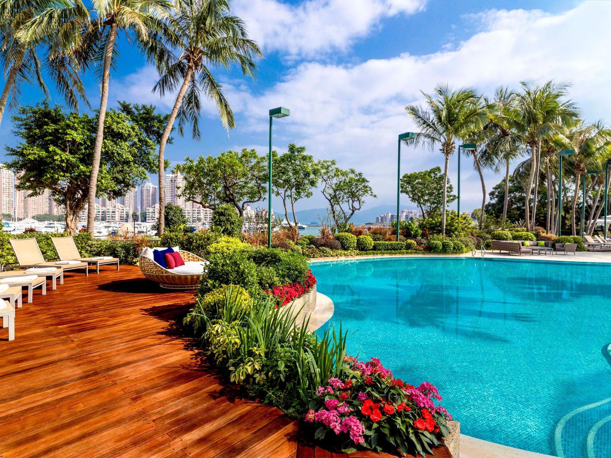 Hong Kong Gold Coast Hotel Εξωτερικό φωτογραφία The pool at the Westin