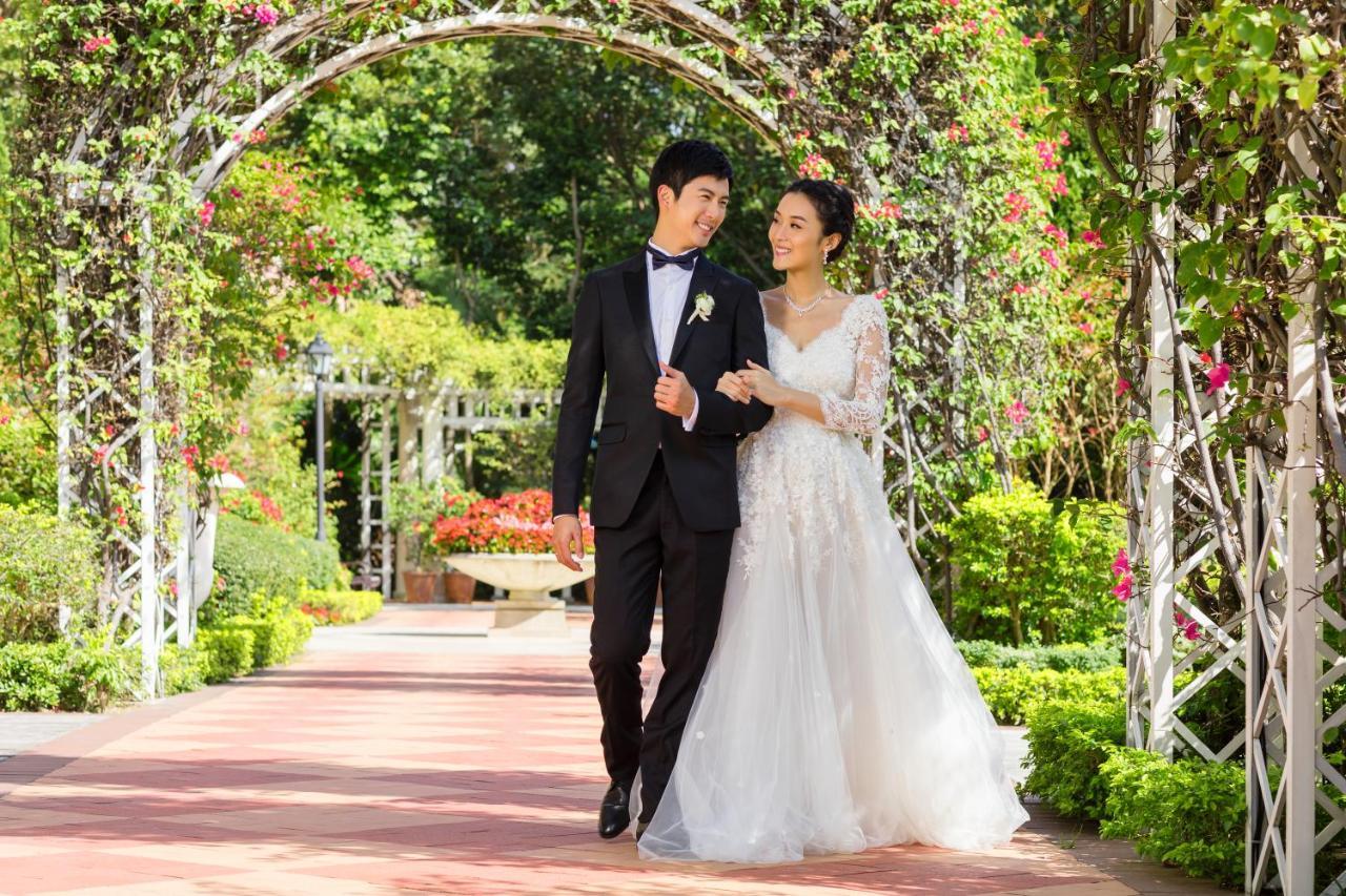 Hong Kong Gold Coast Hotel Εξωτερικό φωτογραφία Wedding in the Rose Garden
